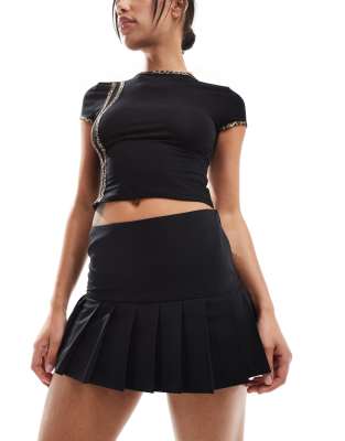 COLLUSION - Ultimate - Eleganter Mini-Skort in Schwarz mit Falten