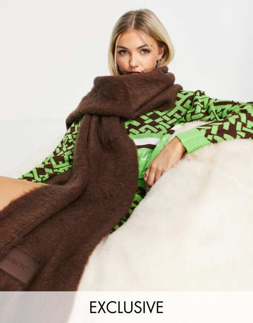 COLLUSION Unisex – Brun fluffigt stickad halsduk