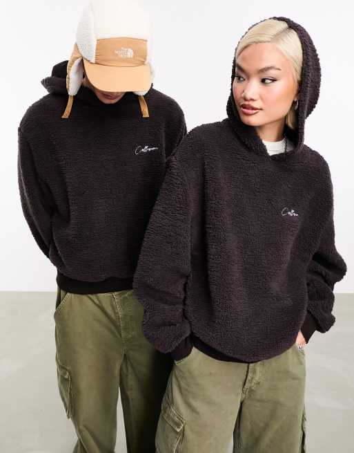 COLLUSION – Unisex – Brun huvtröja i teddy med broderad logga