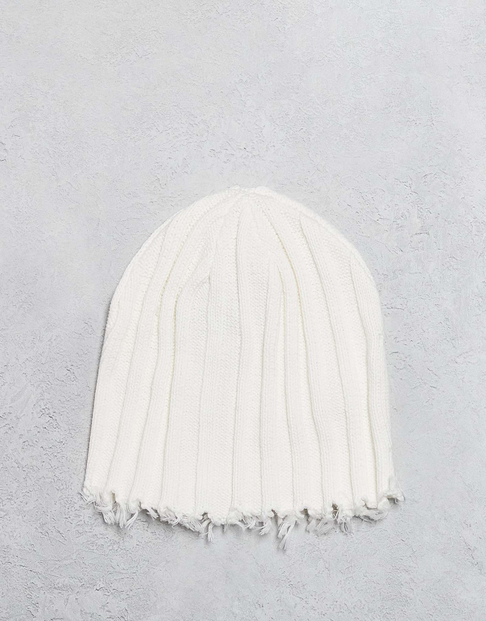 Шапочка с необработанным краем из плотной вязки COLLUSION унисекс белого цвета