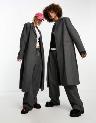 COLLUSION Unisex - Eleganter, langer Blazer in Grau mit Nadelstreifen, Kombiteil-Schwarz