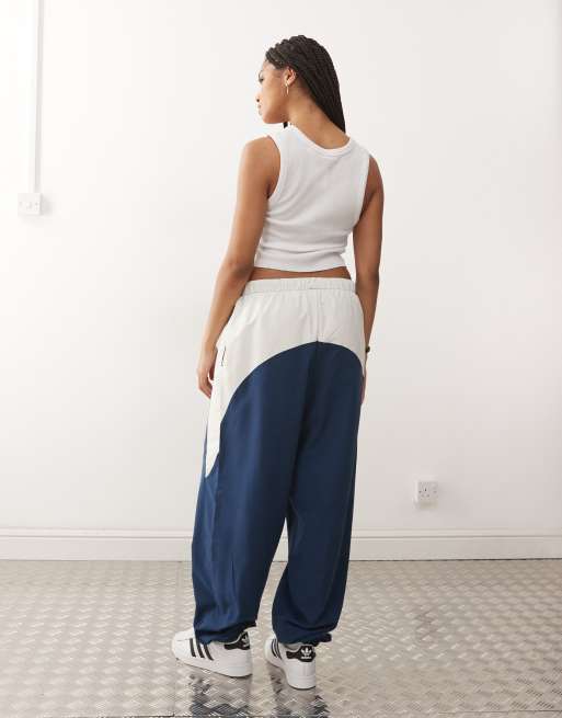 COLLUSION Unisex - Ensemble de survêtement à empiècements en nylon - Bleu, 5 de 5