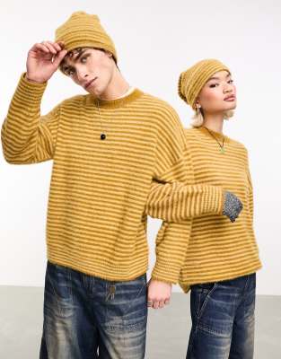 COLLUSION - Unisex - Flauschiger Oversize-Pullover aus fransigem Material mit Streifen in Senfgelb