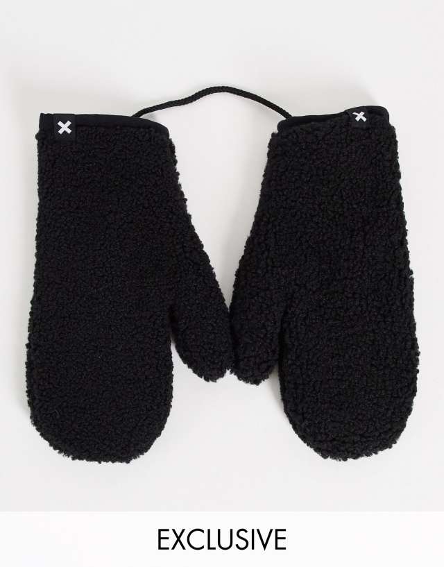 COLLUSION Unisex fleece mittens in black