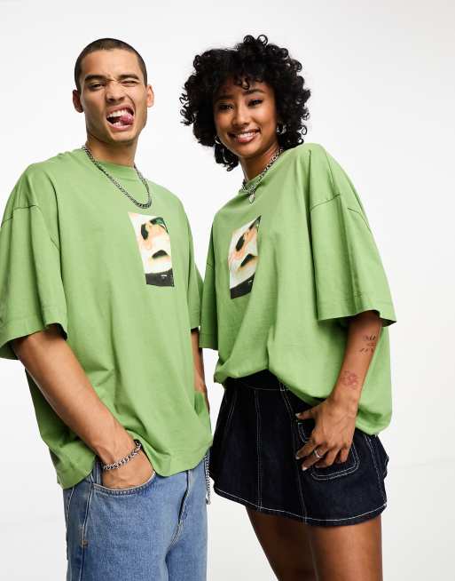COLLUSION Unisex front print photographic t-shirt in green 