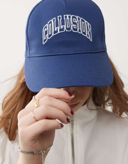 COLLUSION Unisex – Granatowa czapka z daszkiem i haftowanym napisem, 2 z 3