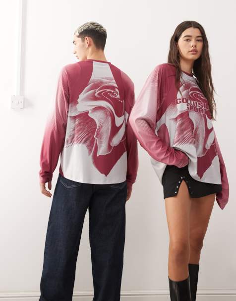 COLLUSION Unisex graphic football t-shirt in burgundy - view 1