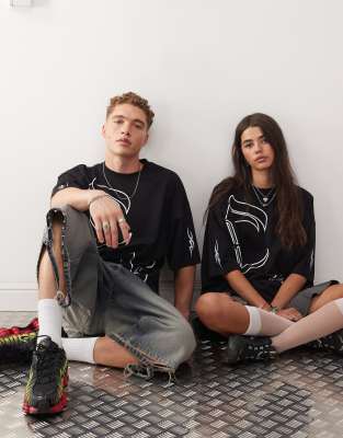 Графическая футболка унисекс COLLUSION черного цвета 5990₽