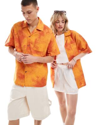 COLLUSION Unisex - Hemd in Orange mit Reverskragen und Batikmuster