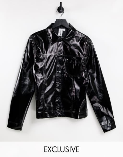 COLLUSION – Unisex-Hemdjacke aus hochglänzendem Vinyl in Schwarz