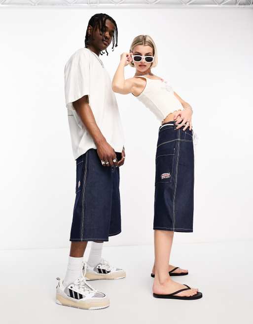 COLLUSION Unisex – Jeansowe szorty bojówki o fasonie skater w kolorze indygo z logo