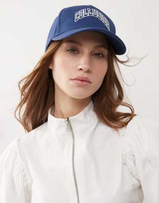 COLLUSION Unisex - Kappe in Marineblau mit Stickerei und Print