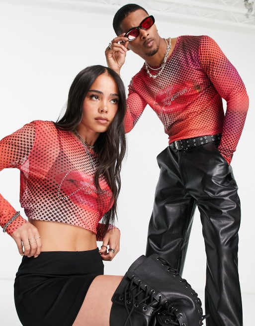 COLLUSION Unisex - Langærmet tætsiddende mesh-T-shirt med rhinstensprint 
