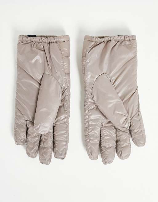 COLLUSION Unisex – Ljusbeige vadderade handskar med wetlook, 2 av 4