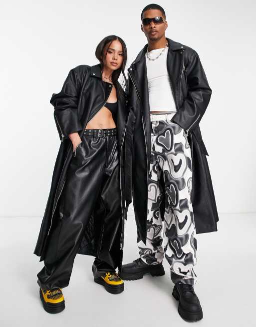 COLLUSION Unisex – Longline-Jacke aus Kunstleder in Schwarz