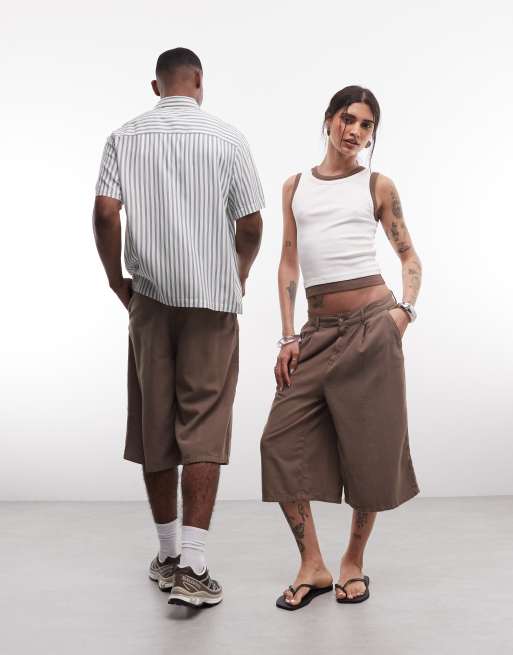 COLLUSION Unisex longline jort in brown, 2 of 5