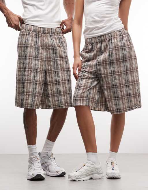 COLLUSION Unisex longline shorts in brown check, 2 of 4