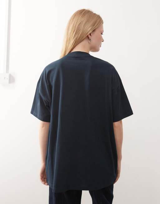 COLLUSION Unisex - Marineblå T-shirt med hvidt print, 2 af 4