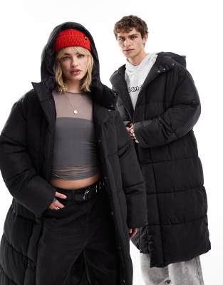 Unisex maxi puffer jacket with hood in black