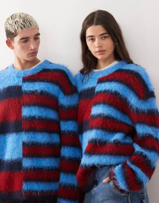 COLLUSION Unisex – Niebiesko-czerwony sweter z miękkiej dzianiny w asymetryczne paski, 3 z 4