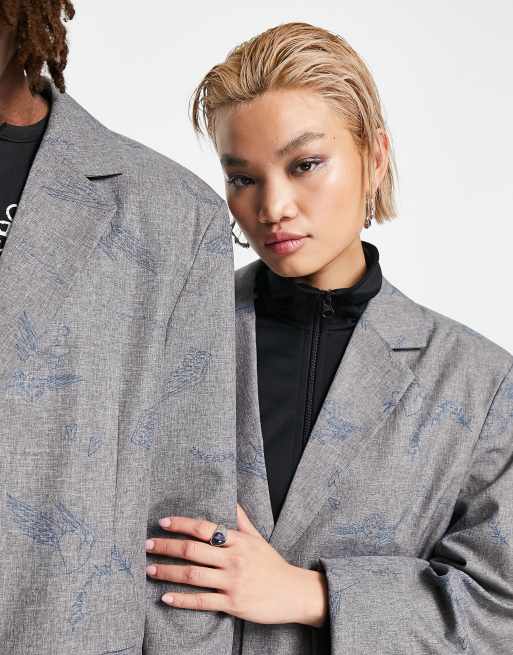 COLLUSION Unisex oversized blazer in light grey with blue print, 3 of 4