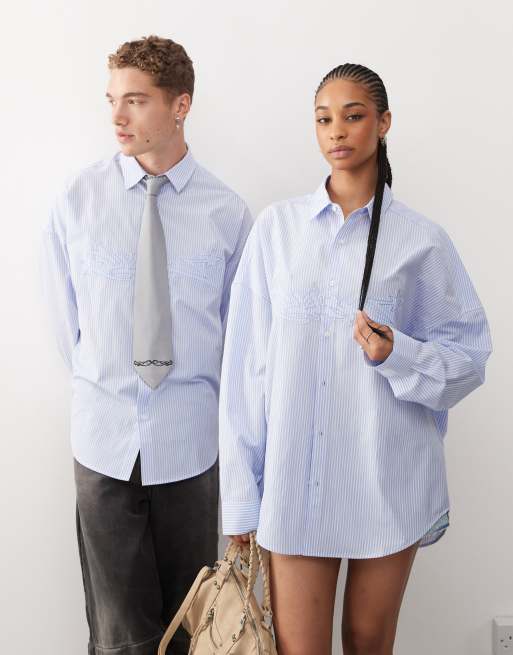 COLLUSION - Unisex oversized gestreept overhemd met lange mouwen en borduursel in blauw