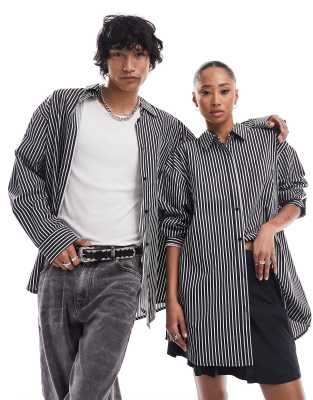 COLLUSION Unisex - Oversized skjorte med sorte og hvide striber i bomuld