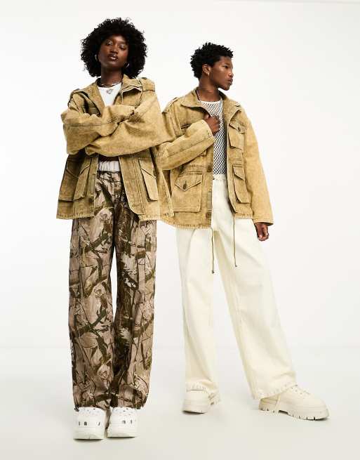Collusion utility jacket with belt clearance