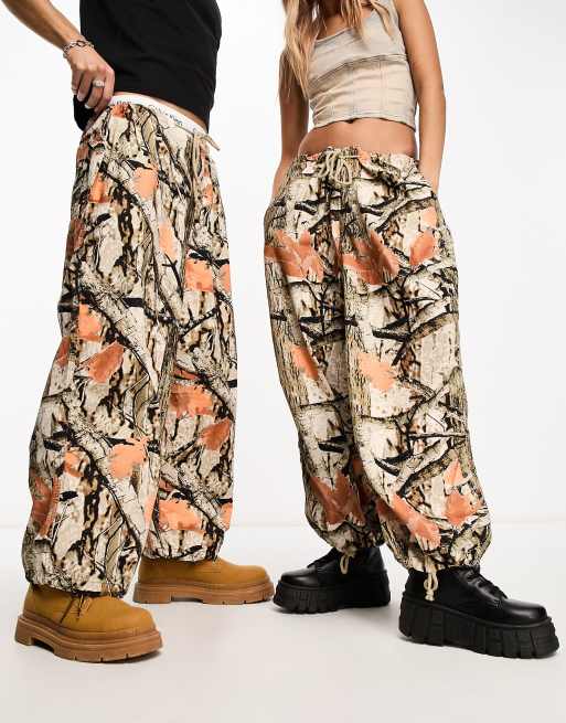 COLLUSION Unisex Pantalon cargo oversize bouffant style festival imprim camouflage