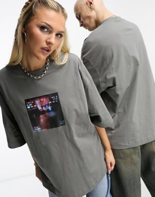 COLLUSION Unisex photographic print t-shirt in charcoal