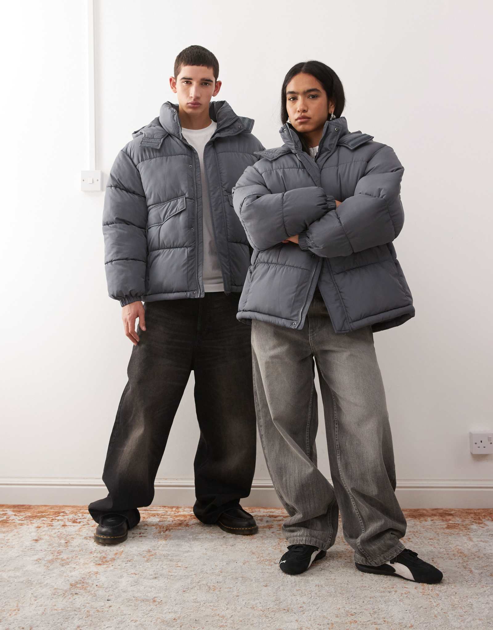 Мужская пуховая куртка COLLUSION с капюшоном серого цвета