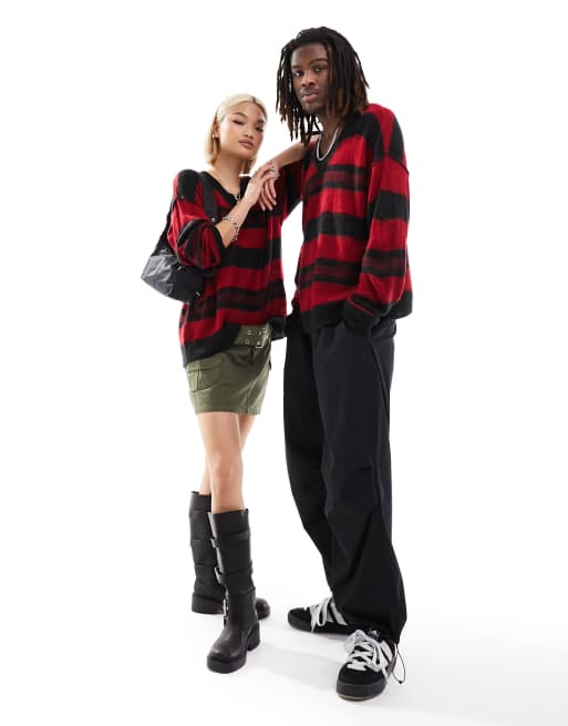 COLLUSION Unisex - Pull oversize à encolure en V avec rayures - Rouge et noir, 3 de 4