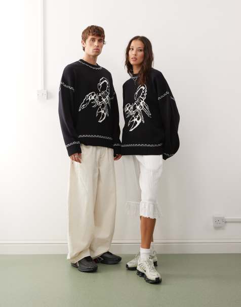 COLLUSION Unisex – Pullover in Anthrazitblau mit Skorpion-Print - view 1