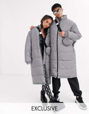 COLLUSION Unisex reflective puffer jacket with removable bag in grey