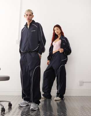 Collusion COLLUSION Unisex relaxed jogger with graphic and contrast seams in navy-Blue