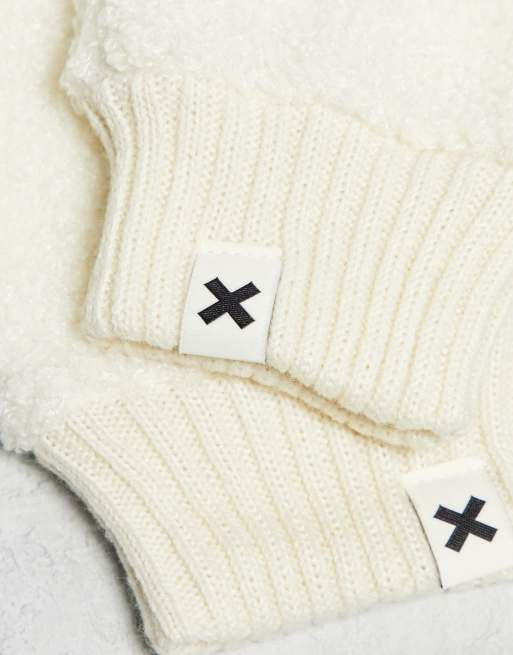 COLLUSION Unisex shearling mittens in ecru, 3 of 4