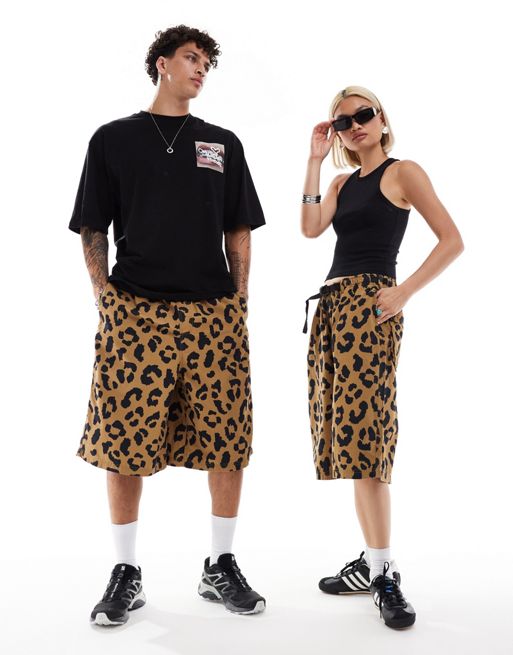 COLLUSION – Unisex-Shorts mit verwaschenem Leopardenmuster und langem Schnitt