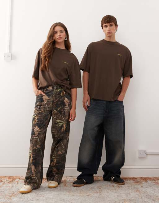 COLLUSION Unisex skater fit t-shirt in brown with yellow print, 3 of 4