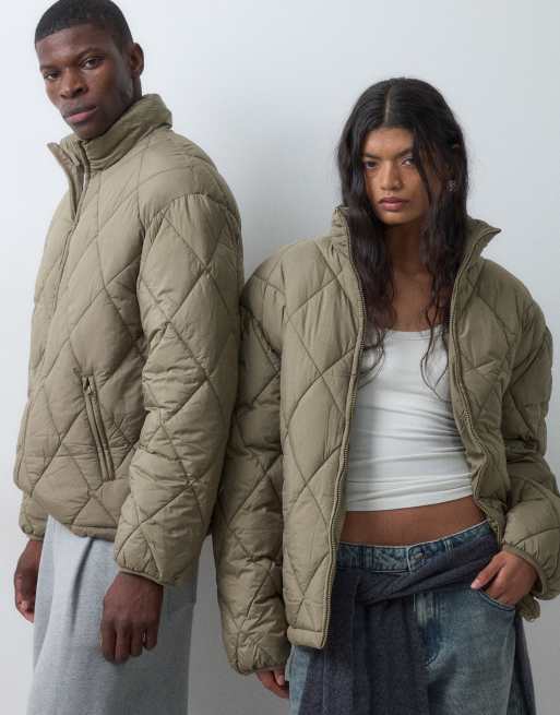COLLUSION unisex ståkrage oversized pufferjacka i khaki, 5 av 5
