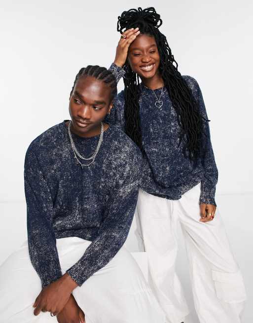 COLLUSION – Unisex – Strickpullover in Marineblau mit Acid-Wash-Effekt
