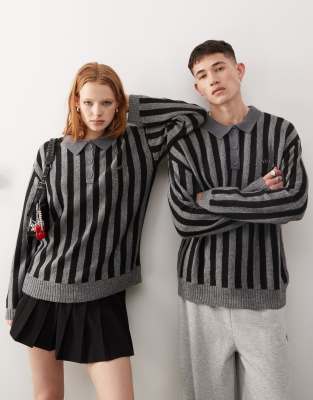 Unisex striped crew neck sweater in gray