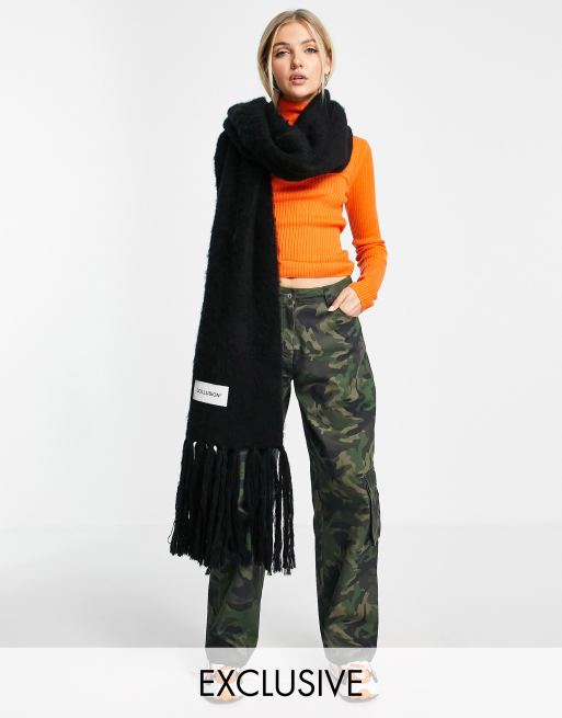 COLLUSION Unisex – Svart fluffigt stickad halsduk
