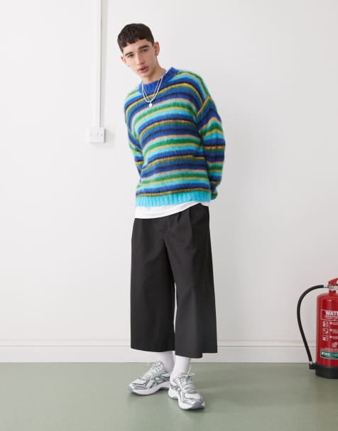 COLLUSION – Unisex – Svarta, figursydda shorts i lång modell - view 1