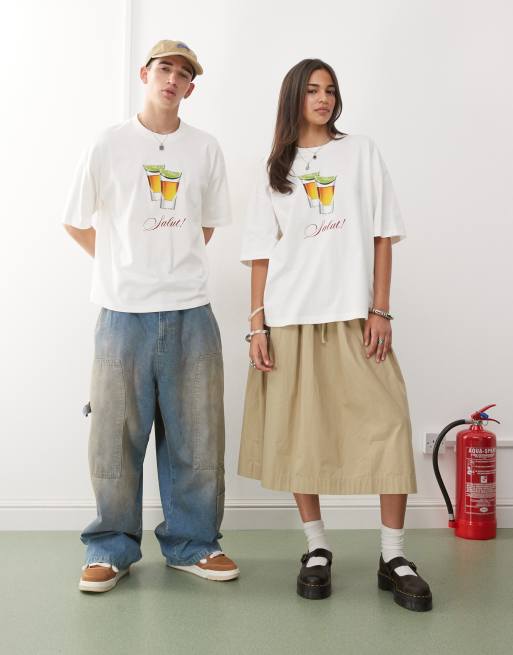 COLLUSION Unisex - T-shirt bianca con grafica di shot, 2 di 4