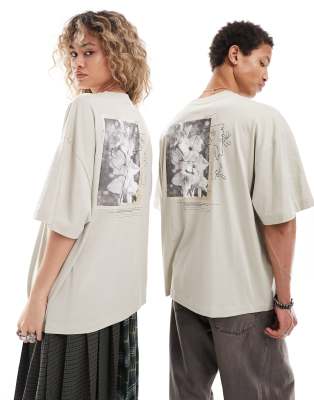 COLLUSION Unisex - T-Shirt in Grau mit Blumen-Fotoprint