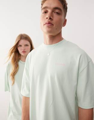 COLLUSION Unisex - T-Shirt in Grün mit Rückenprint in Rosa