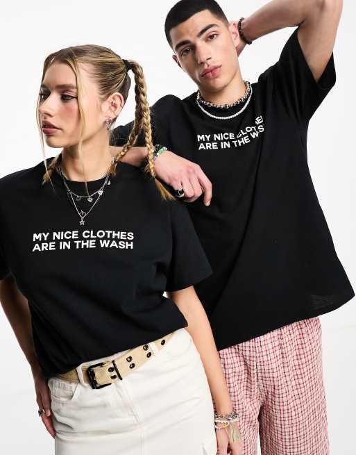 COLLUSION Unisex – T-Shirt in Weiß mit „Laundry Day“-Sloganprint