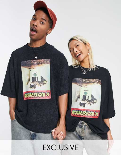 COLLUSION Unisex – T-shirt oversize z piki z mocno błyszczącym nadrukiem i efektem sprania