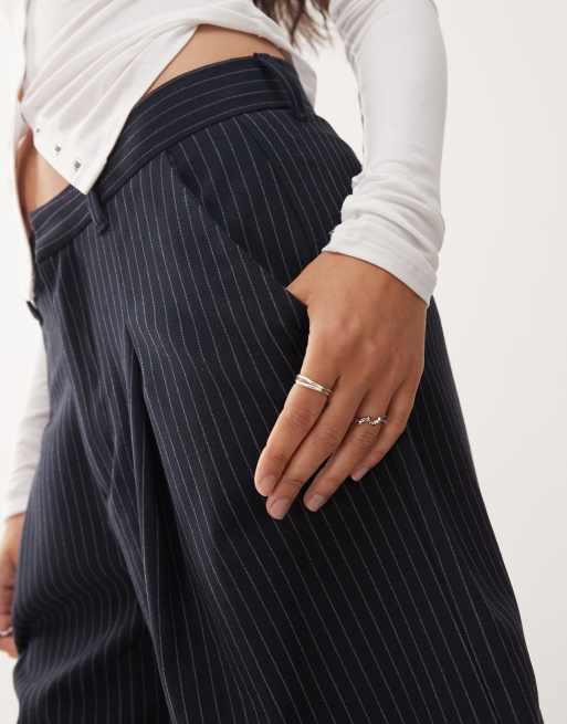 COLLUSION Unisex tailored jort in pinstripe, 4 of 5