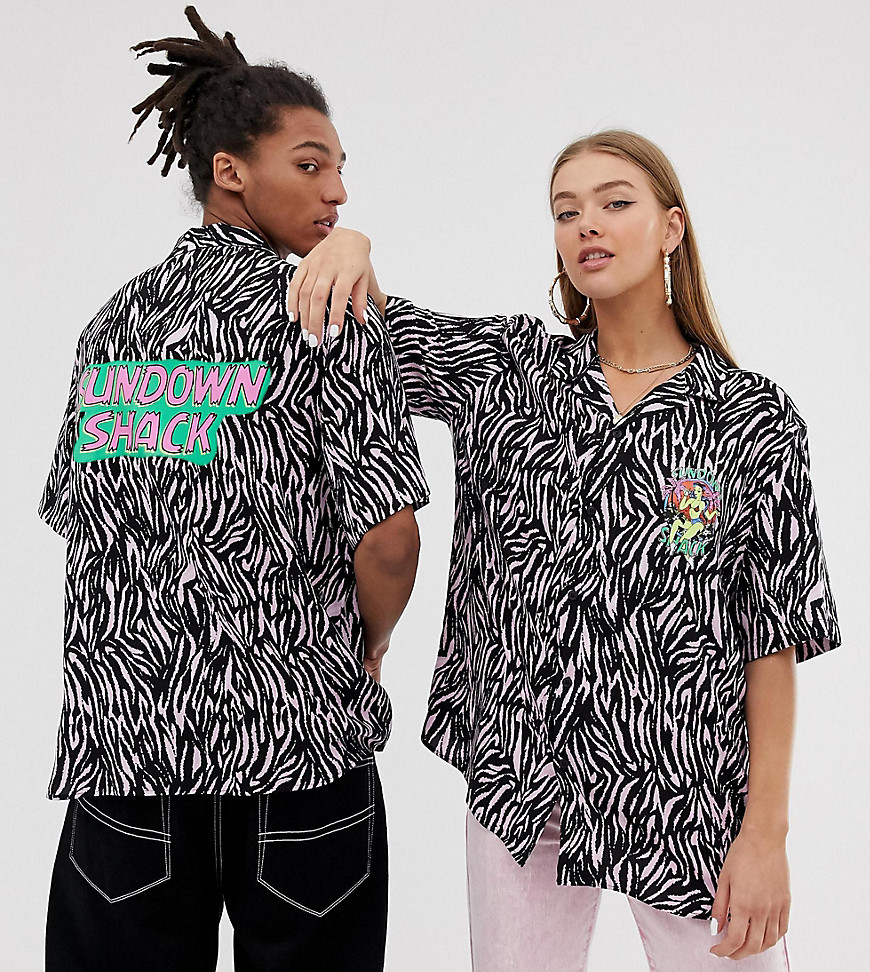 COLLUSION – Unisex – Tigermönstrad skjorta med platt krage-Rosa